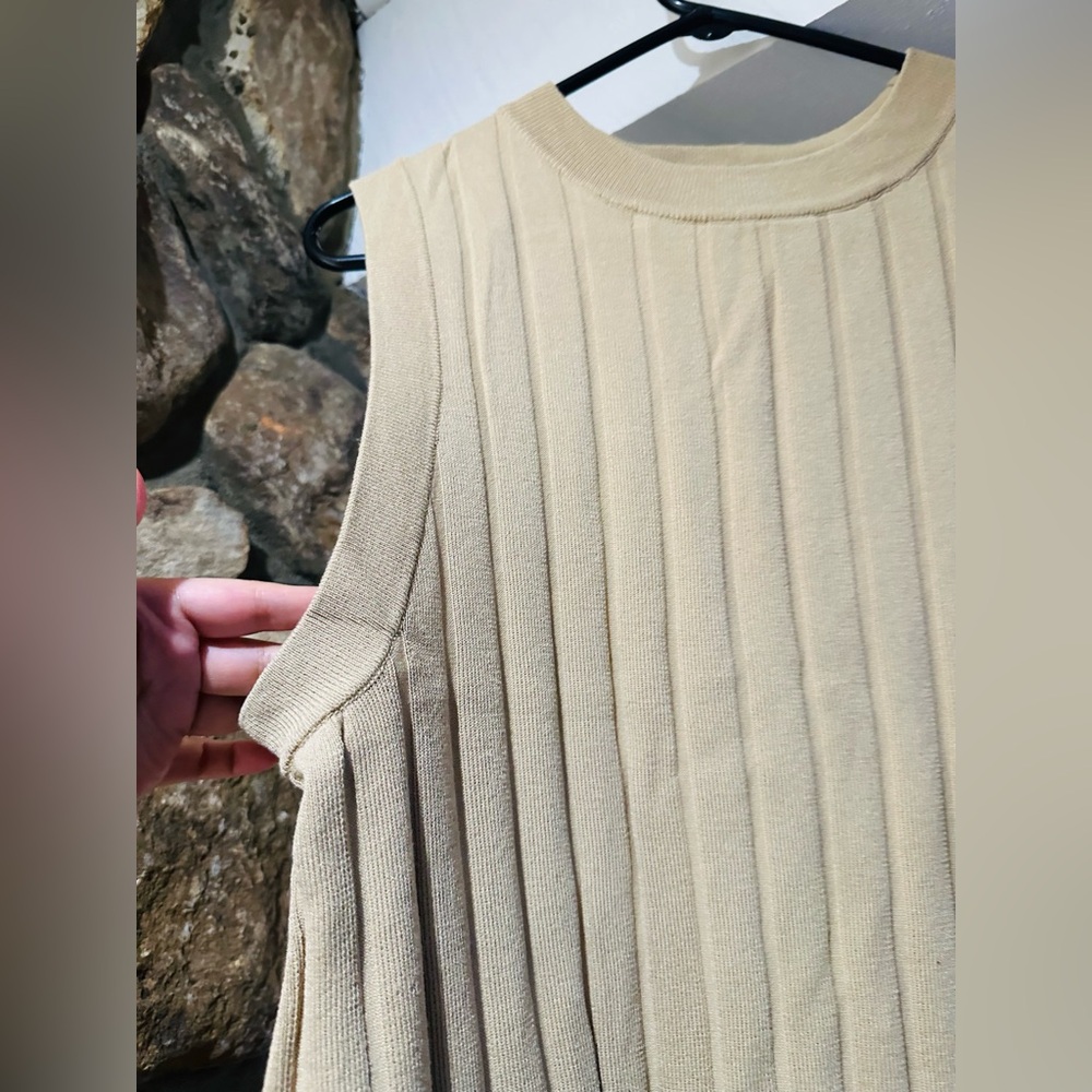 Fine Line Ribbed Midi/Maxi H&M Dress. Size M. Excellent condition. - Picture 8 of 12